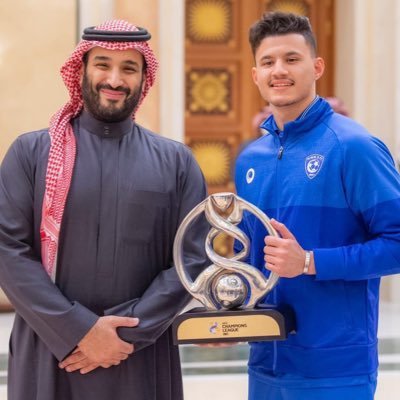 لاعب نادي الهلال والمنتخب السعودي الاول Instagram: aalhamdan.9