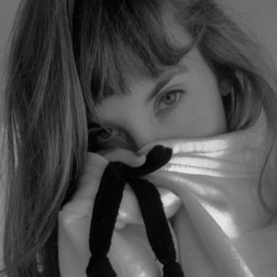 agustina bloom Profile
