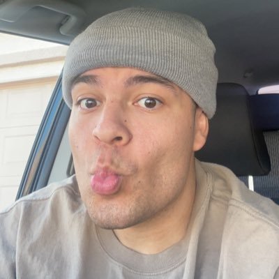 onarreSleinaD's profile picture. 