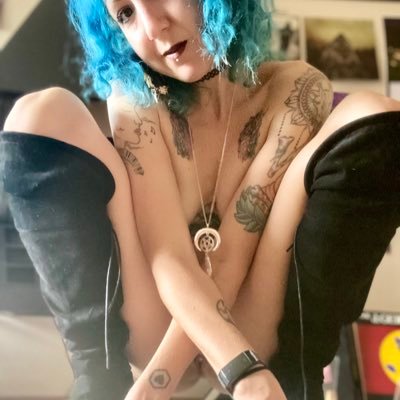 Tattooed Goddess 🤘 Findom Brat 💋 $10 to approach 🔥$50 unblock fee for bad behavior 💙🖤 You exist only to worship and serve me