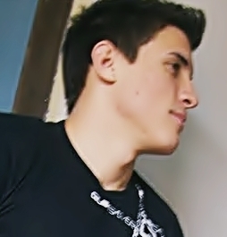 Eu queria saber o que voce pensa , mais por teimosia  continuo tentando saber, uma hora eu consigo... segue q uma hora eu te acho...