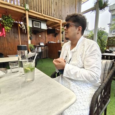 VijayFelix04's profile picture. Who reads these anyways.