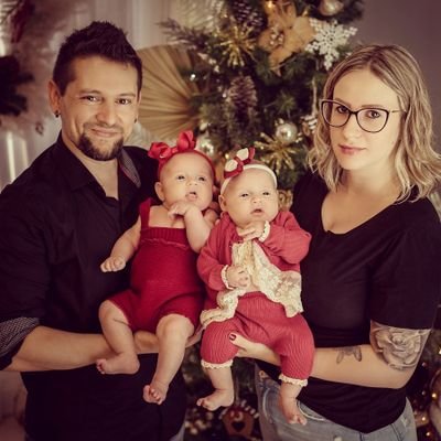 Casada | Mãe das gêmeas Alice e Cecília 🍼🍼 | Gaúcha | Colorada 🔴⚪ | Profissional de E-commerce