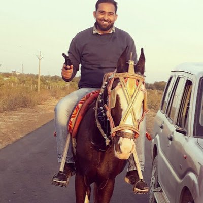 premraj94570126's profile picture. जब टूटने लगे हौसले तो बस ये याद रखना, बिना मेहनत के हासिल तख्तो ताज नहीं होते, ढूंड लेना अंधेरों में मंजिल अपनी, जुगनू कभी रौशनी के मोहताज़ नहीं होते॥