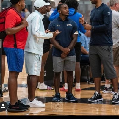 Assistant Coach for @mounthoops Mount st. Mary’s University. Student of the game!