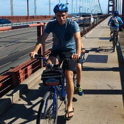 חזק בשמאל,מאמין ותומך בגנץ ובאייזנקוט, סולד מקיצונים פנטים.מתעב גזענים.
כדורגל ישראלי זה החיים