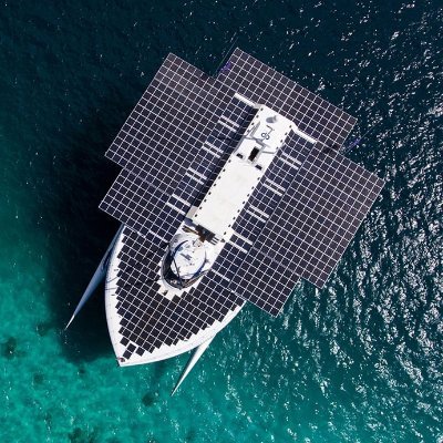 Porrima est un bateau qui traverse le monde en utilisant des technologies de pointe pour dépolluer les océans. Il est porteur d'une vision de l'avenir.