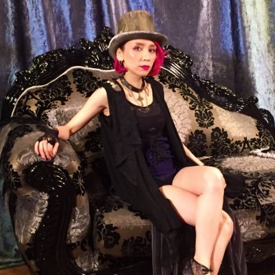 シンガー。元保育士。ボイストレーナー。愛媛県八幡浜市出身。 RUNGAINA、7月8日(水) KING RECORDSより、5曲入り1st Maxi Single『ギラギラ』(KICB 2629 / ¥1,204+税)がリリース! 全国のレコード店・CDショップにてご注文承り中です!