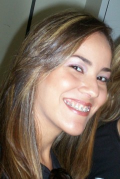 Formada em Educação Física. Professora de Ginástica em Academias e Personal Trainer.