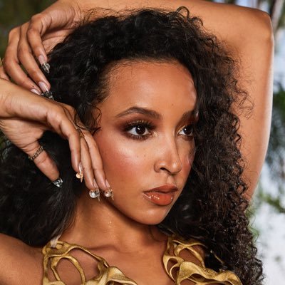 high quality audio & video source of @tinashe | @tinashediary