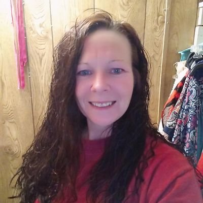 LaciHanner1's profile picture. Single female from Columbiana, Alabama. I love to laugh and my favorite motto is "Don't sweat the petty shit!"