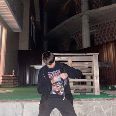 twotwothreee's profile picture. STONER