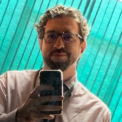 Jornalista e leitor. Futebol, NFL, filmes, música e política, principalmente.