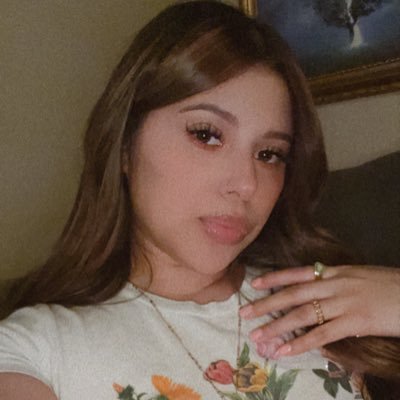 ashhdiaz_'s profile picture. mommy’s girls 👣 👣💗