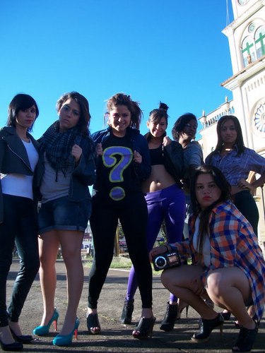 Danças urbanas, grupo  formado apenas por 8 Divas.