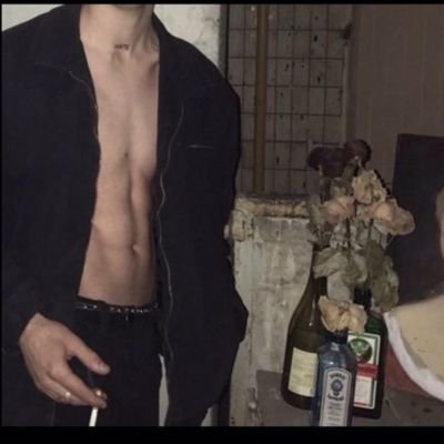 ztrcj's profile picture. 刺青不痛 你綠我才痛