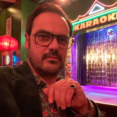 Un senyor de Barcelona. Director i productor a Atiende Films. Actor.