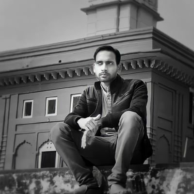 imSunnyGond's profile picture. बूढ़ी हो चली हैं
अब, अम्मा की नजरें
ख़्वाब फिर भी
अब भी मेरे, 
बूंद-बूंद संजोती है

स्नेह कभी 
आशीष बन
हर वक़्त 
अम्मा, मेरे संग होती हैं।