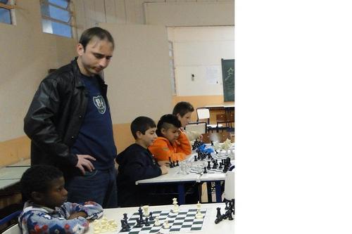Sou um filho de Deus abençoado, divulgador da Seicho-no-ie, poeta, estudante de letras, árbitro e instrutor escolar de xadrez.
