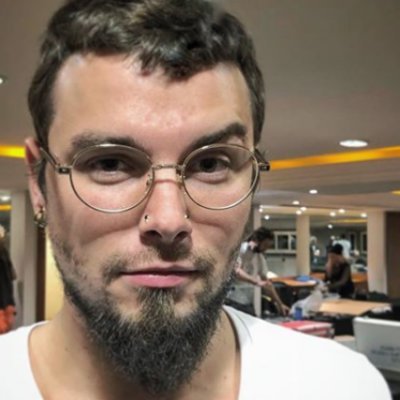karolag25's profile picture. 