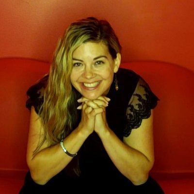 Blogger, geek lover, fantasy book reading fiend, yoga mom, educator, fighter of hemochromatosis, PCT (Vampire) and autoimmune madness. The blog explains more:)