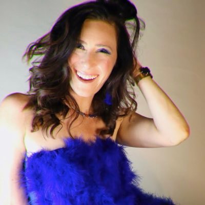 Singer, Songwriter, Creator of Music with a Message, Bringing Confidence Tools into Schools: https://t.co/KDG4Ie0dh4 Book a Confident Concerts Assembly ⬇️