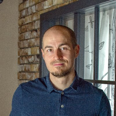 martinvalas's profile picture. Od rána do večera něco študuju, navrhuju a vymýšlím ať už jako táta, grafik, pianista (Queen🤘), běžec, sběratel nebo vesničan z Beskyd.