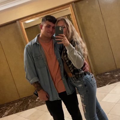 A1exCa1dwe11's profile picture. don’t trip