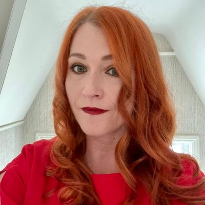 Lincolnshire native of Celtic roots. Loves Trees 🌳, the Earth 🌍, Books 📚 & Cats 🐈 . Passionate Historian, Labour Party Member. 🌹Geek. Vegan 🌱