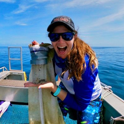Marine Ecologist 🌊🐠♻️🪸🤿👩‍🔬 | @UofIllinois & @JCU Alumna | 🇺🇸 living in 🇦🇺 | she/her | Views are my own