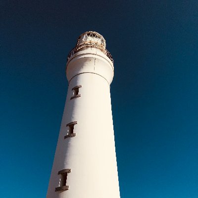 碧い海、白い砂浜、真っ赤な夕日、沖縄の暮らし最高です(^_^)
金持ちになっても幸せにはなれない、大金持ちになったらさらに幸せにはなれない。人を幸せにできたとき初めて自分も幸せになれる。