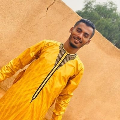 لا تبالغ في المجاملة حتى لا تسقط في بئر النفاق ..لا تبالغ في الصراحة حتى لا تسقط في وحل الوقاحة..