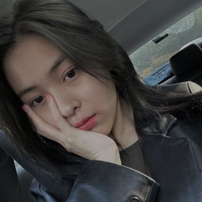 Y0URNURA's profile picture. 