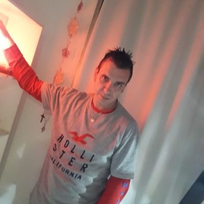 Informático, emprendedor, seguro de mí mismo, optimista, GRAN AMIGO DE MIS AMIGOS. ¡Si me picas, te pico!, no te pases un pelo, que te lo peino.