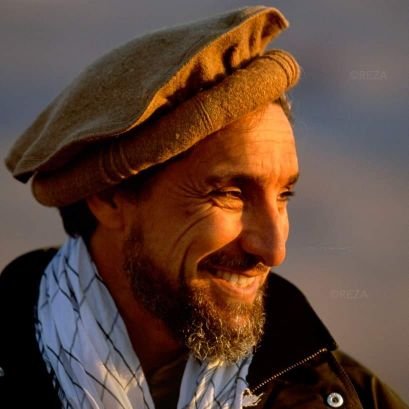 علاقه مندی به نوسنده گی و سیاست
می نویسم هرچه بادا باد