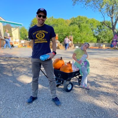 Father, husband and actor. Pittsburgh native. Moved to Chicago in 2013 after ten years in Brooklyn and New York City.