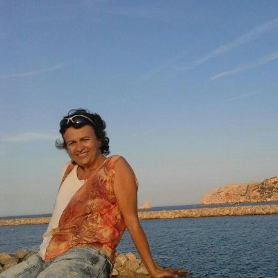Biòloga, consultora ambiental, observadora de la natura. M'agrada caminar i fer fotografies