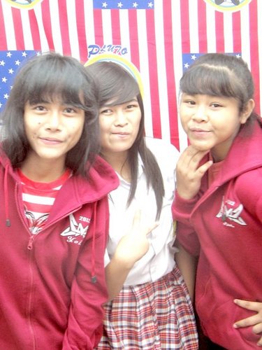 Hei guys :)
my name is Riska Sari Yuli Yanti , you call me riska . oke guys ? :)
and don't forget follow me,mentions. thankyou ;*