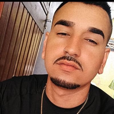 ex-bbb, modelo e digital influencer este é jean wyllys. já eu não sou ninguém e só falo bosta :) meu twitter para conhecidos: @lucaslobinn
