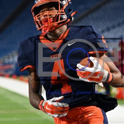 6’3 ,185 Running Back /Corner Back • Bennett 4🦍#1 In The State Rushing 💫 https://t.co/Jt4e26hJhs