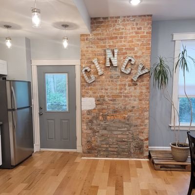 This is Cincy 365! Walk to Zoo, UC, hospitals,Short Vine district.Fully remodeled 4 bed, 2.5 bath, keyless entry. Book now.  https://t.co/z3BYG2Hw7H