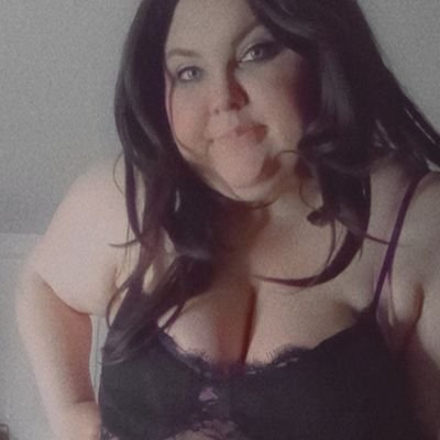 *I AM HAPPILY ENGAGED* just strictly trying to get some followers on my social media // Adult Content Creator/ Future Streamer + MUA ✌️❤️ Snapchat is ac-dc12345