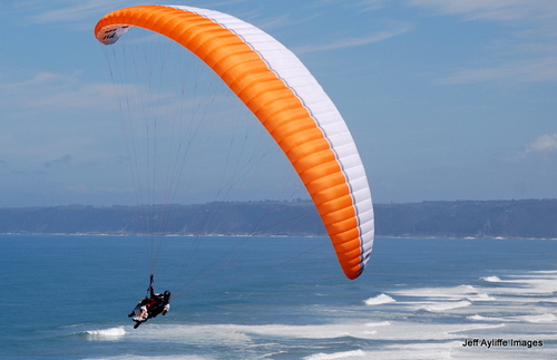 ParaglidingSA's profile picture. “You haven't seen a tree until you've seen its shadow from the sky
From Tandem flights to Basic License courses, Windmaster Paragliding
offers it all.