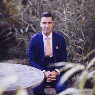 MikeMolCC's profile picture. Camminare con un amico nel buio è meglio che camminare da solo nella luce