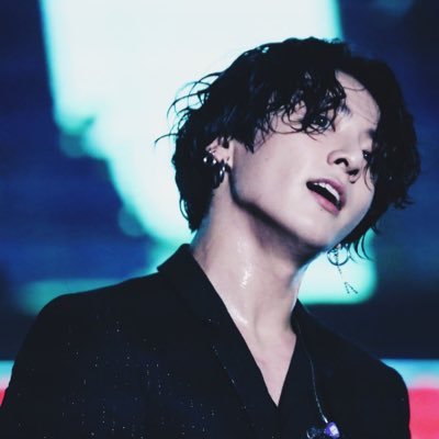 mikey | 24 | 18+ only | minors dni !! | he/they | omegaverse enthusiast