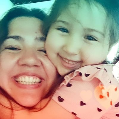 Mamá de Amalia y Elisa. Abogada @derechouchile. Tengo un par de guantes de box rosados y pego fuerte.
