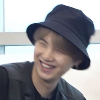 mygnini's profile picture. he/him.
chile 🇨🇱
only army.