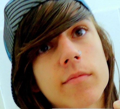 Este perfil foi Hackiado e excluido refiz ele . ! , siga o novo http://t.co/wCwYgVigvz bjs *-* 33