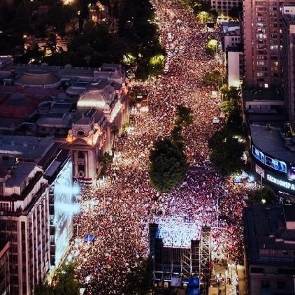 Zurda,pareidolica hasta de oído.
Con ansias de un país mejor.
Del Sur del mundo,rodeada de ríos..