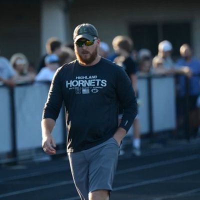 Highland High School
Defensive Line Coach/
JV D.C

U.S.M.C vet

I lift, I coach, I like loud music